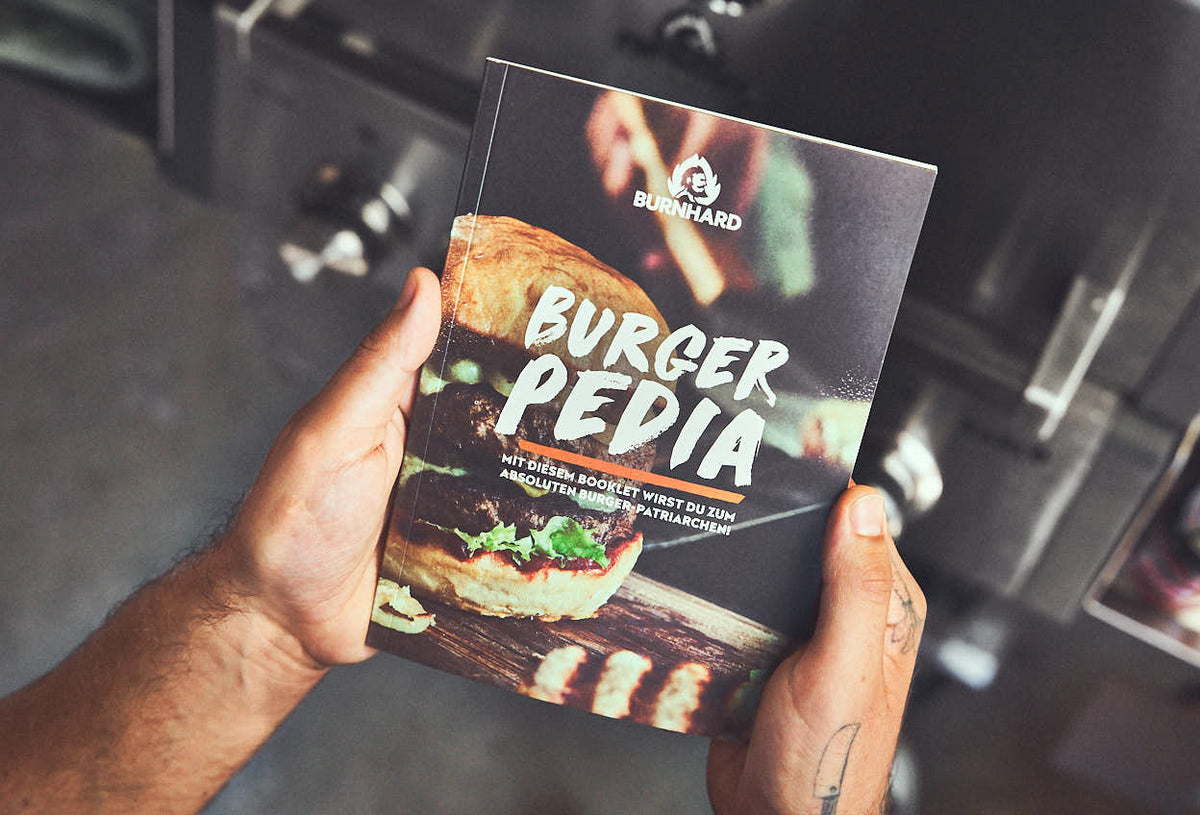 Rezeptheft Burgerpedia wird gehalten Rezeptheft Burgerpedia wird gehalten
