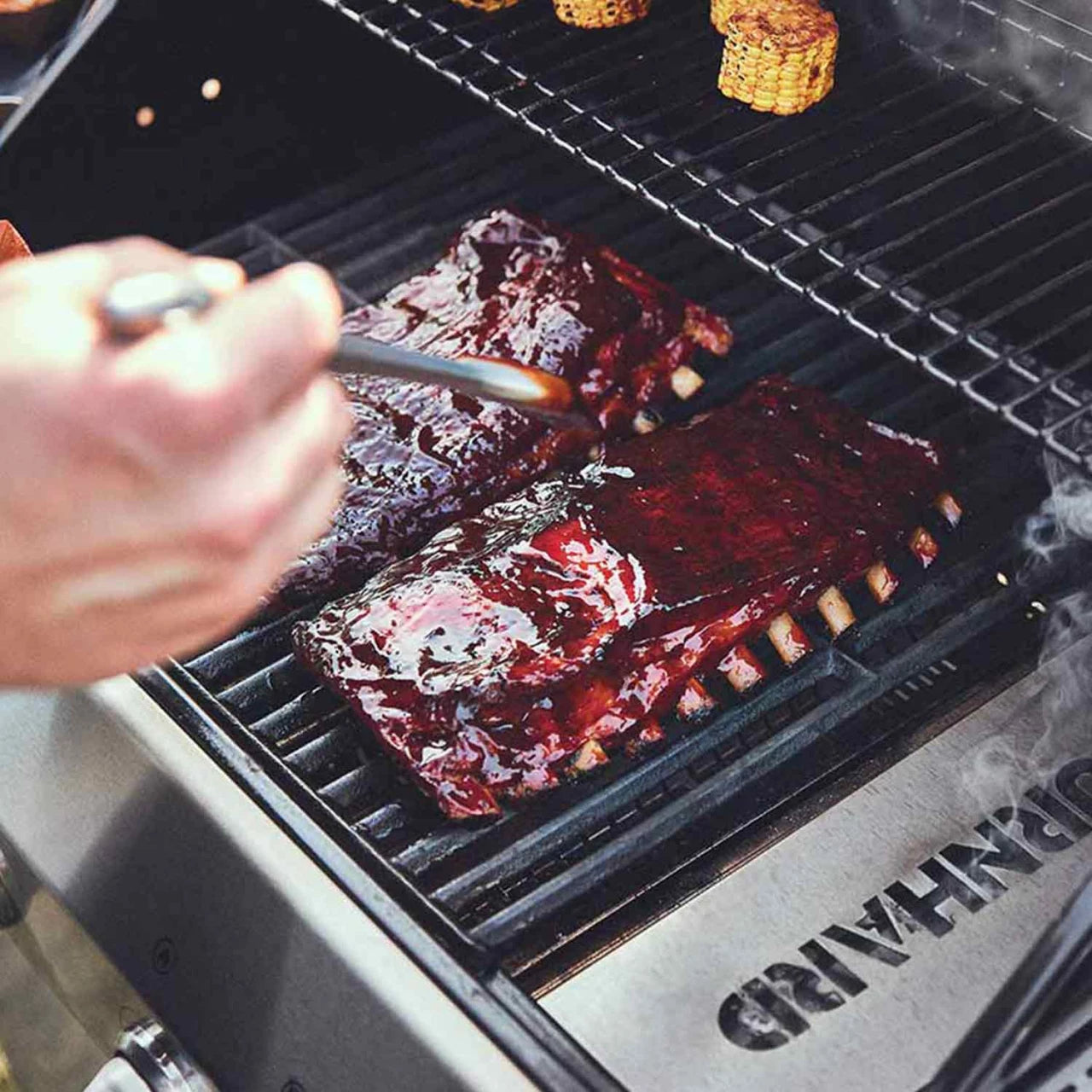 945509_946080_945516_946082_945526_946084_945535_946086_Grillszene it Fleisch auf dem Gusseisen Rost 945509_946080_945516_946082_945526_946084_945535_946086_Grillszene it Fleisch auf dem Gusseisen Rost
