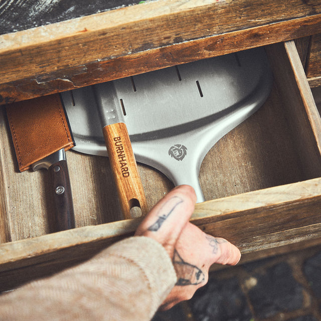 944651 Pizzaschieber auseinander gesteckt in Schublade verstaut 944651 Pizzaschieber auseinander gesteckt in Schublade verstaut