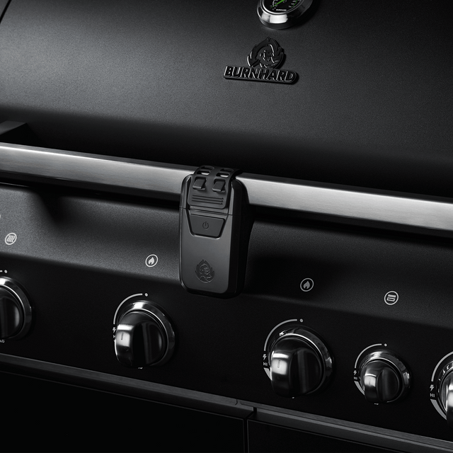 LED Grilllicht am Deckelgriff des Grills befestigt LED Grilllicht am Deckelgriff des Grills befestigt