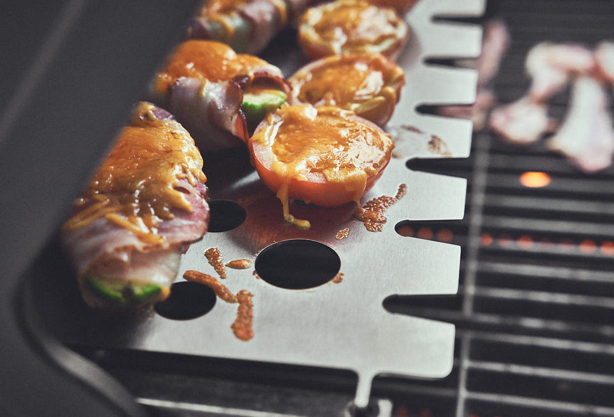 Grillszene Multifunktions-Warmhalterost mit Gemüse Grillszene Multifunktions-Warmhalterost mit Gemüse