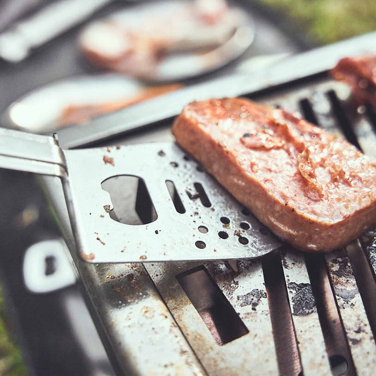 Grillwender auf dem Grill nutzen Grillwender auf dem Grill nutzen