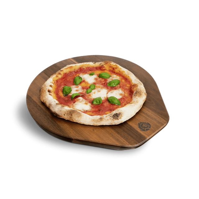 Pizzabrett mit Pizza schräg Pizzabrett mit Pizza schräg