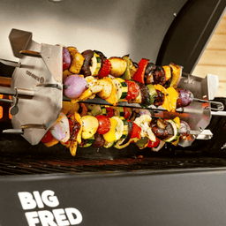 Image 64570149732725 945960_946701_946702_946703_946704_946705_946706 Grillszene Grillspieße mit Gemuese und Fleisch garen im Rondell