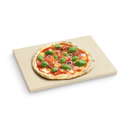 Pizzastein mit fertig gebackener Pizza