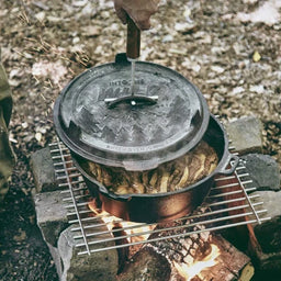 Zubereitung im Dutch Oven auf Feuerstelle