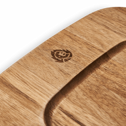 Detail Servierbrett Akazienholz mit Logo