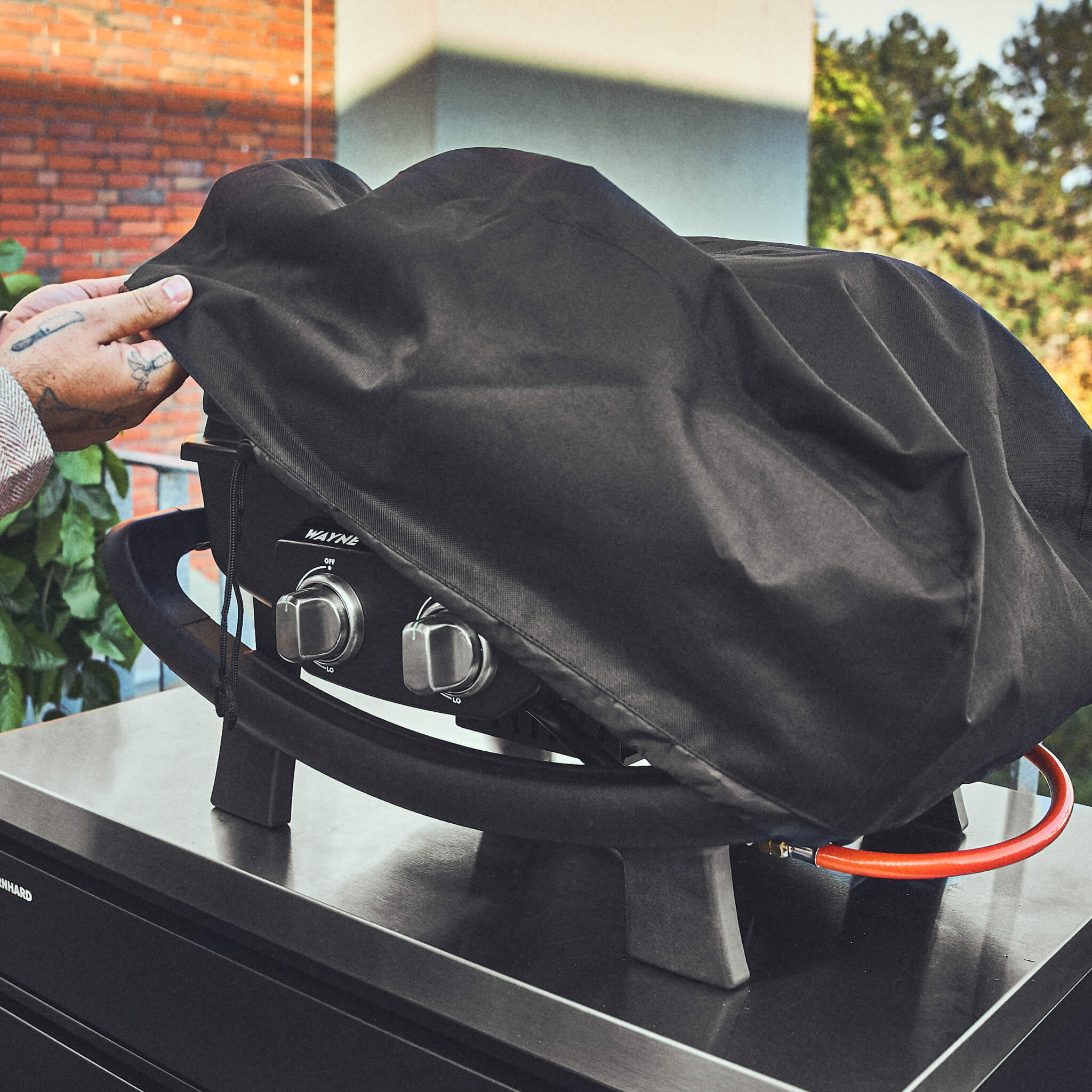 WAYNE Balkongrill mit wetterfester Abdeckhaube