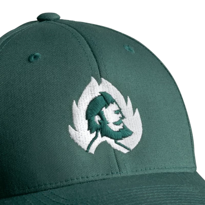 Detailansicht BURNHARD Logo auf Cap in Grün