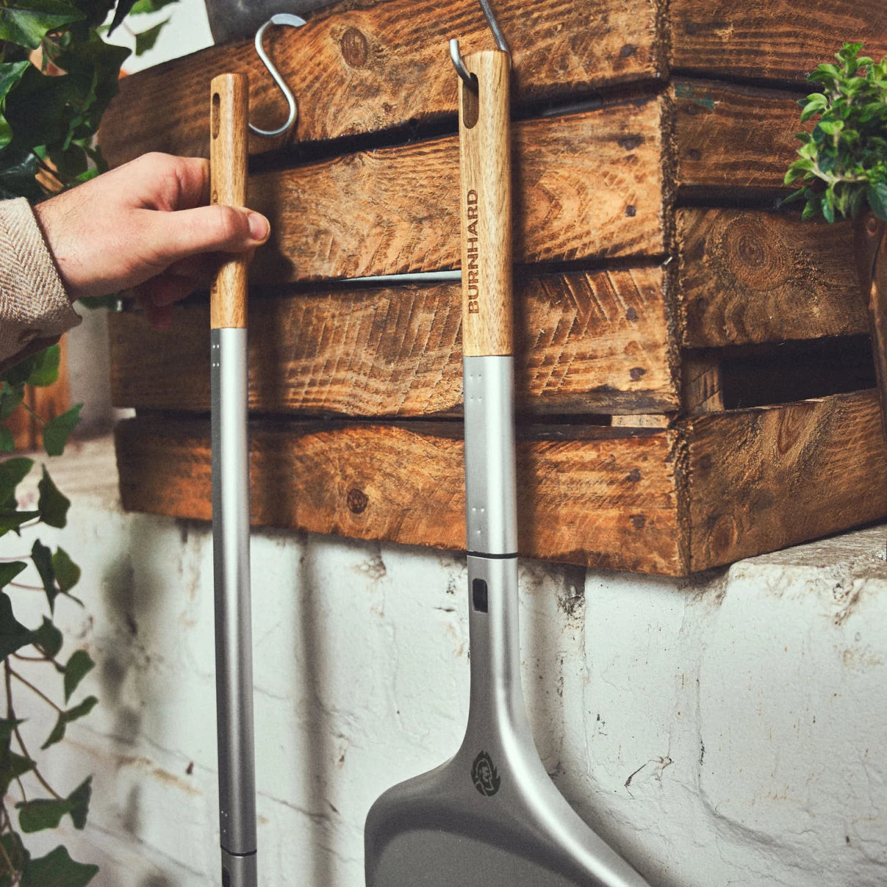 Pizza-Tools an Grifflöchern aufhängen