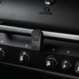 LED Grilllicht am Deckelgriff des Grills befestigt