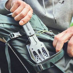 Grillbesteck Multitool 4-in-1 in Rucksacktasche verstauen