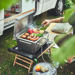 Grillszene mit JONES Klappgrill