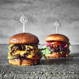 Die Burgerspieße sorgen bei jedem großen Burger für extra guten Halt