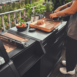 946339 Grillszene Zubereitung auf der Arbeitsfläche