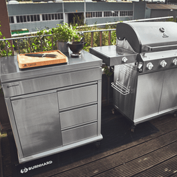 946338 Grillszene mit Beistellwagen neben EARL Gasgrill