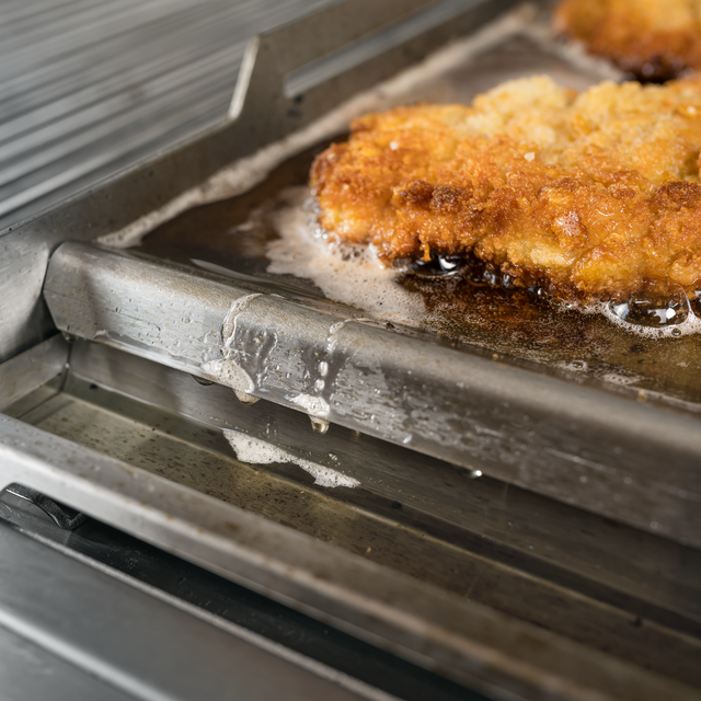 946371_946378_946377 Premium Plancha Detail Fett läuft in Fettauffangschale