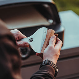 Moodbild Bürstenaufsatz wird aufgesteckt