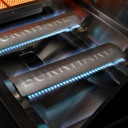 Zwei aktive longlife Premium Gussbrenner mit gleichmäßiger blauer Flamme im Gasgrill 946781 946782