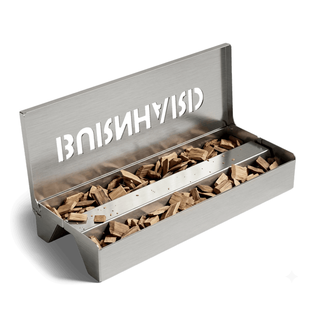 Geöffnete BURNHARD Smoker Box aus Edelstahl mit Räucherchips für die FRED Series 4