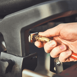 GIF Schlauch wird per Quick Release vom Grill gelöst