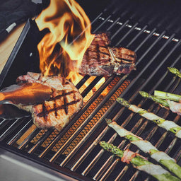 Fleisch grillen auf Edelstahl Grillrosten_943614_943615_943616_944276