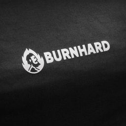 946373, 946786, 946787 Nahaufnahme des BURNHARD-Logos auf der GRANT-Abdeckhaube